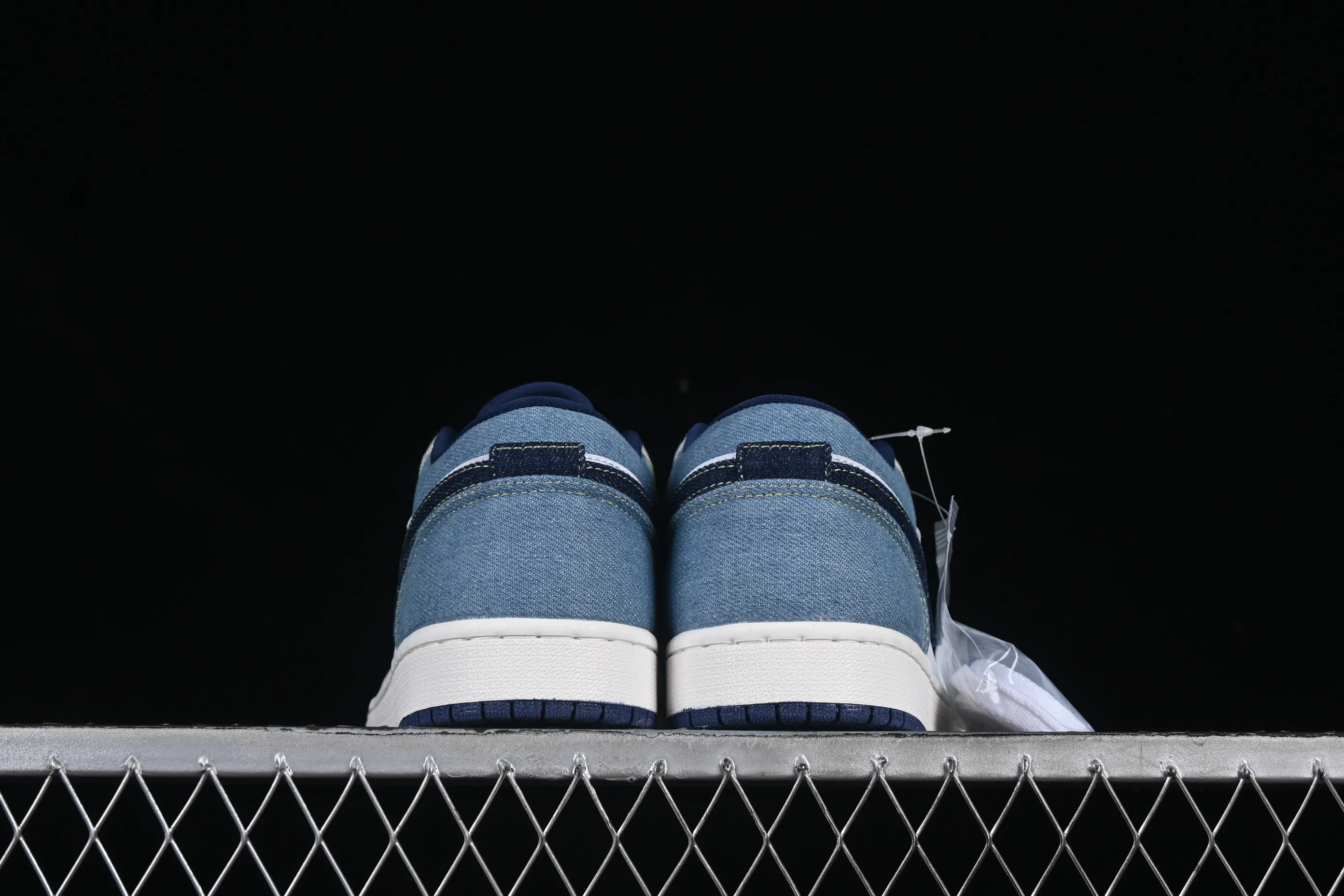 All categories Air Jordan Jordan series basketball shoes Air Jordan 1 Low Air Jordan 1 Low "Canadian Tuxedo" AJ1 Joe 1 cowboy trend low-top basketball shoes IH0648-141